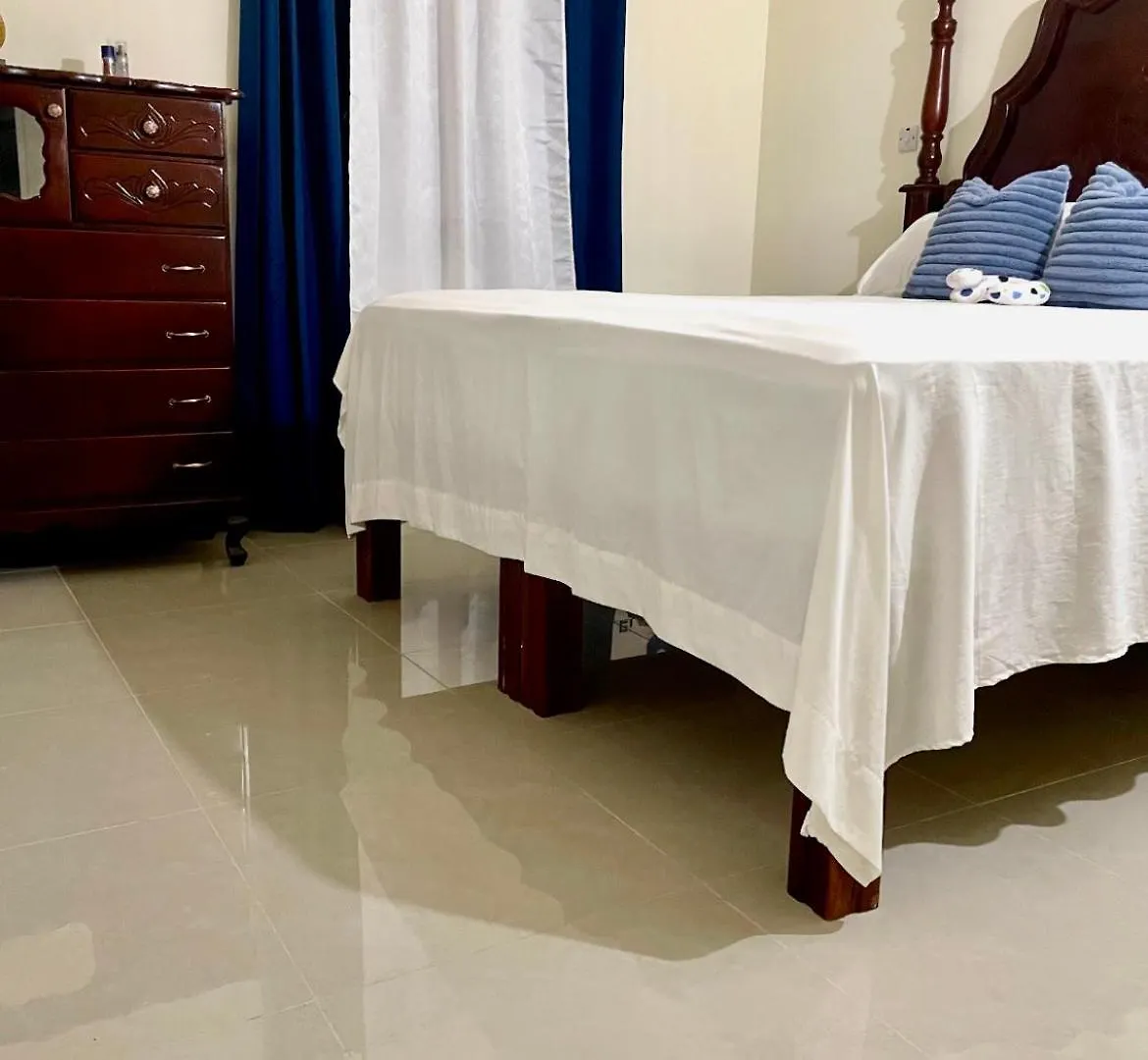 Secure Resort Vibes Getaway - Colbeck Manor Old Harbour - Gated, Pool, Gym Jamaica
