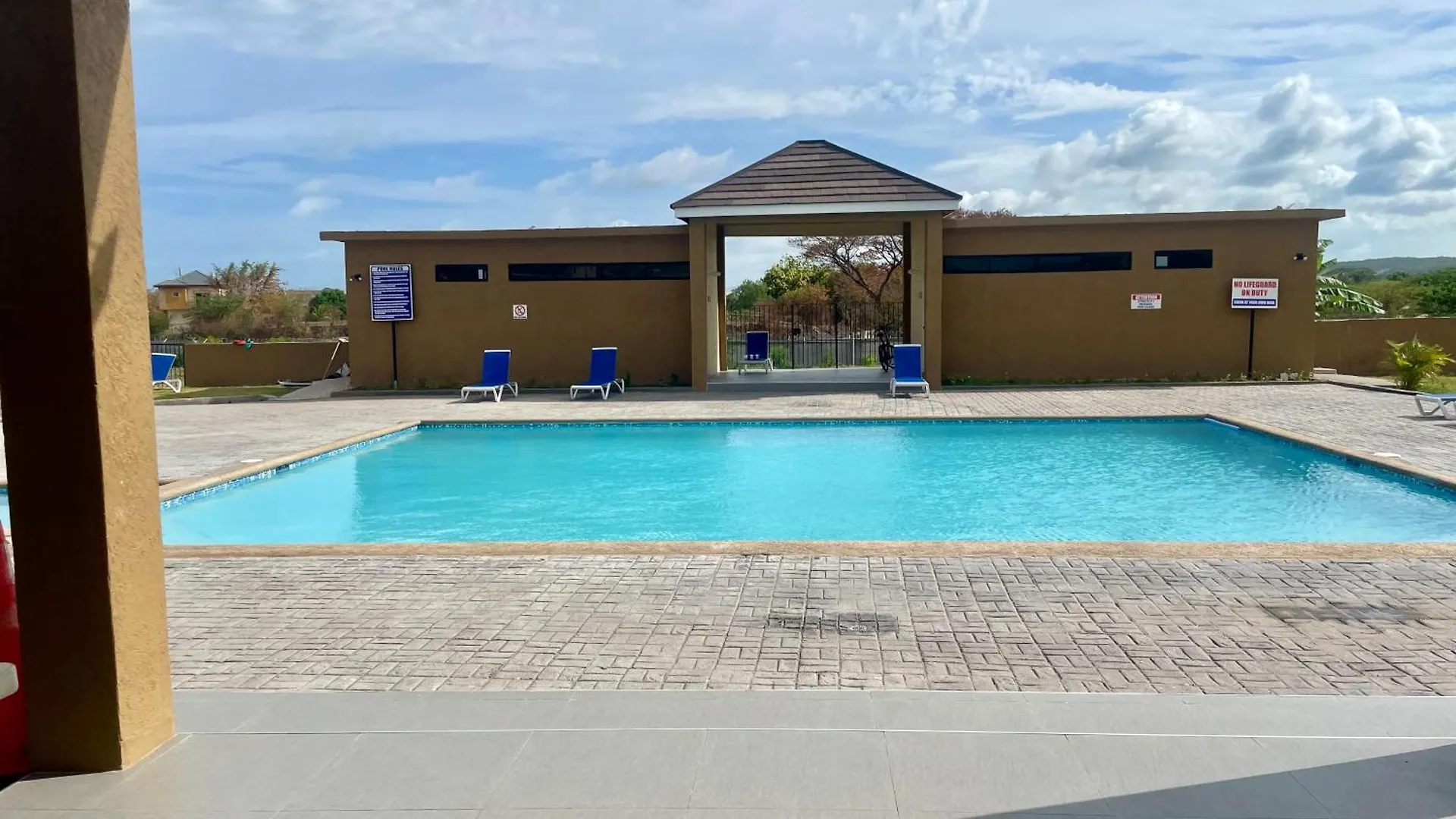 Secure Resort Vibes Getaway - Colbeck Manor Old Harbour - Gated, Pool, Gym ジャマイカ